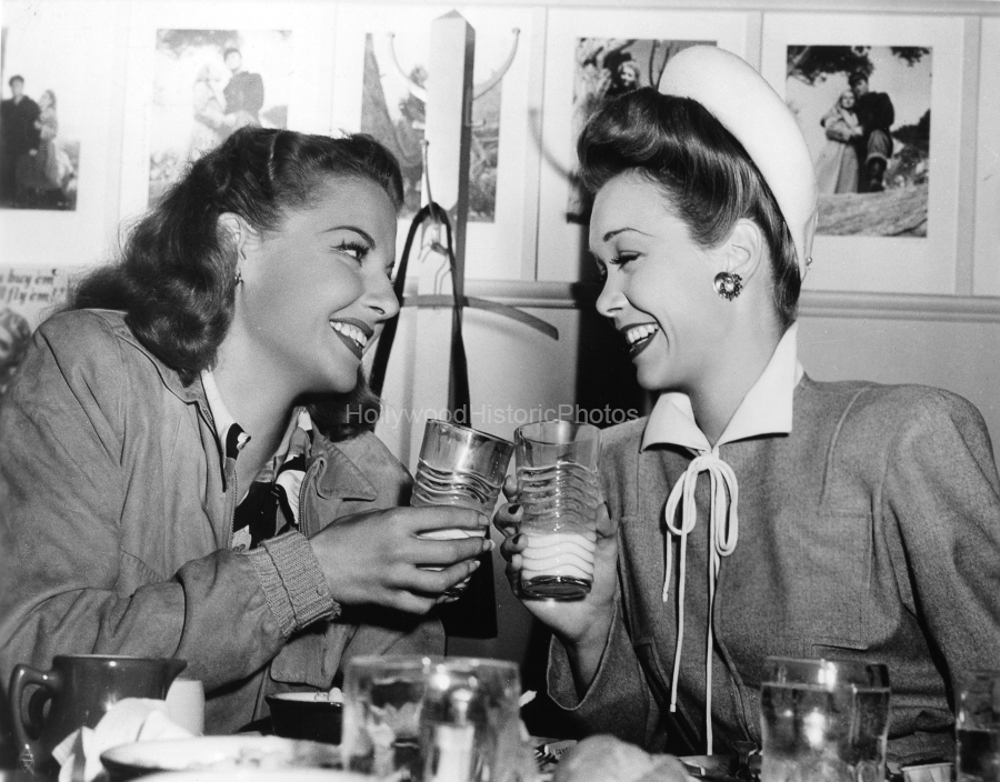 Ann Sheridan 1946 With Jane Wyman Warner commissary wm.jpg